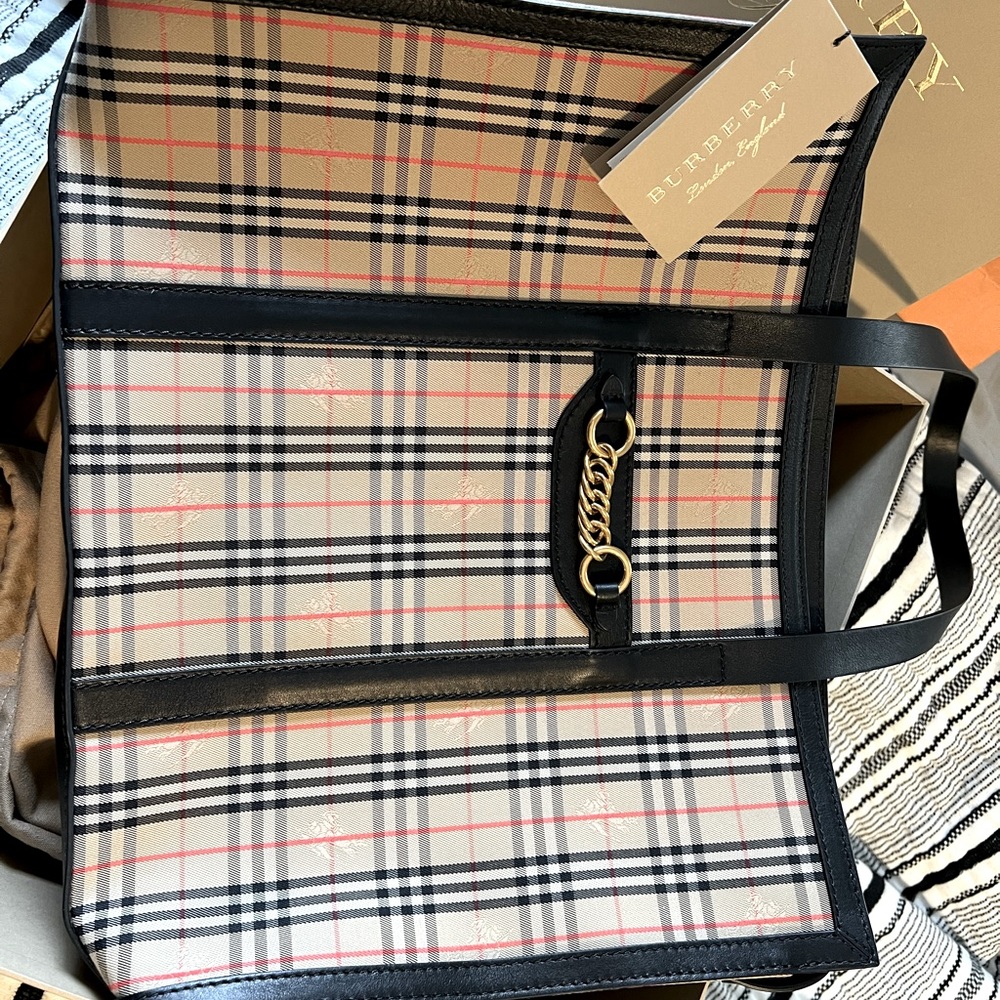 BNWT Burberry leather bag
